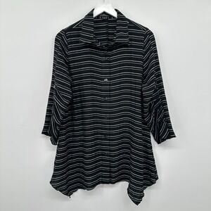 Calessa Tunic Top Shirt Size Medium Stretch 3/4 Sleeves Pockets Quiet Luxury